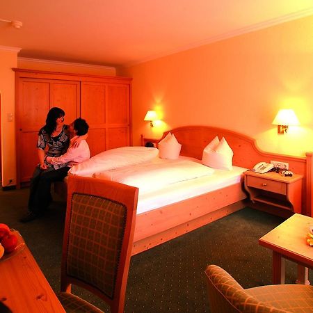 Hotel Goldenes Kreuz Таннхайм Экстерьер фото