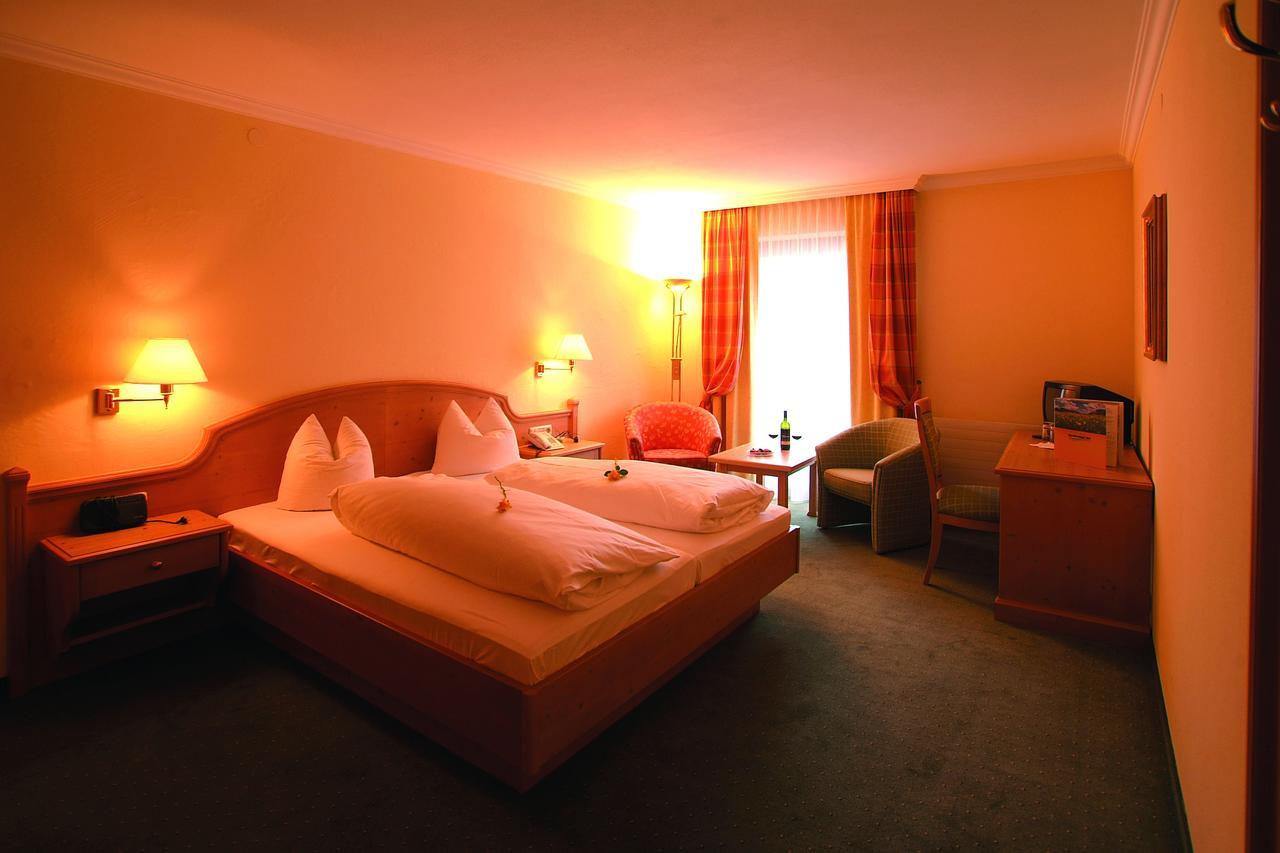 Hotel Goldenes Kreuz Таннхайм Экстерьер фото