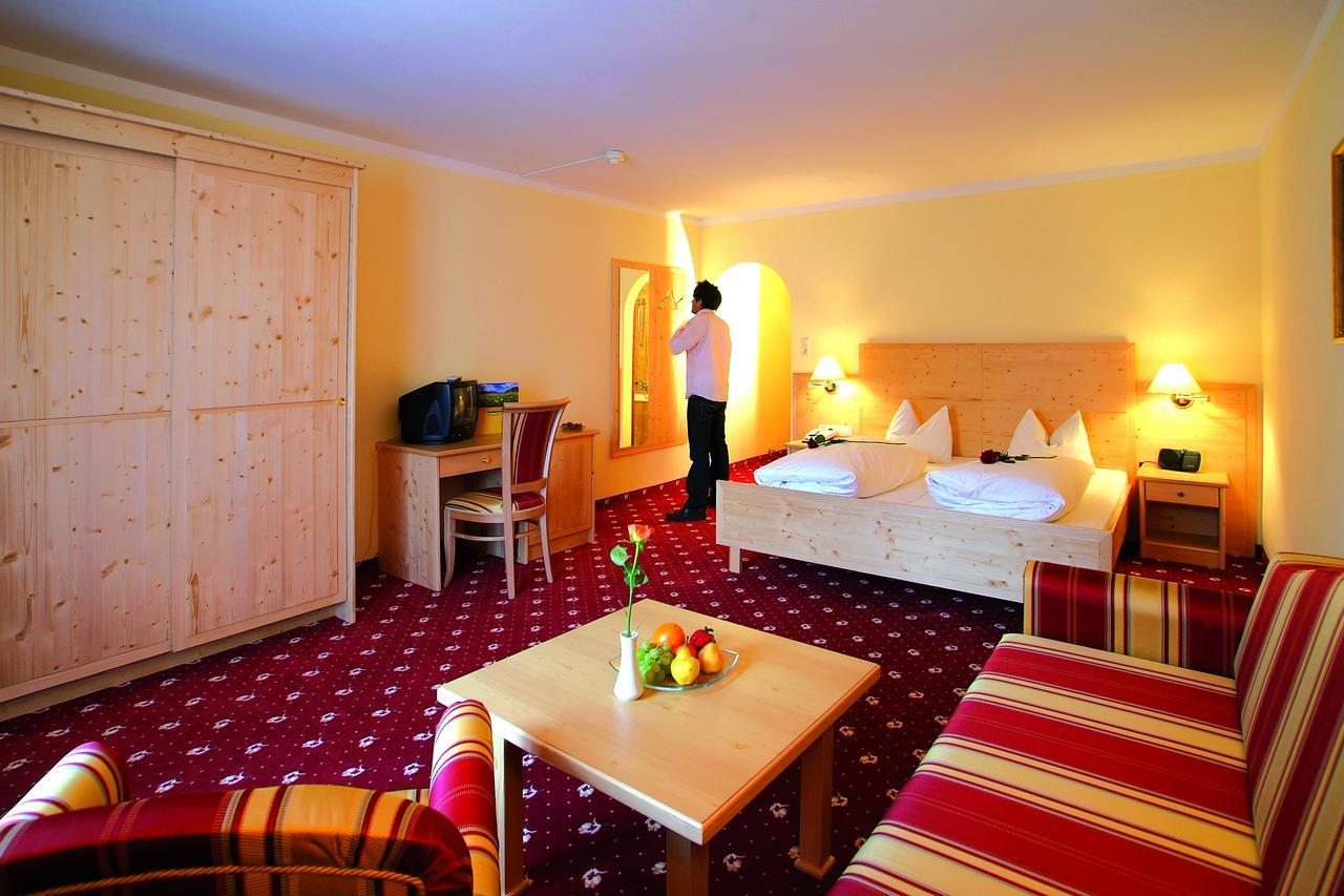 Hotel Goldenes Kreuz Таннхайм Экстерьер фото