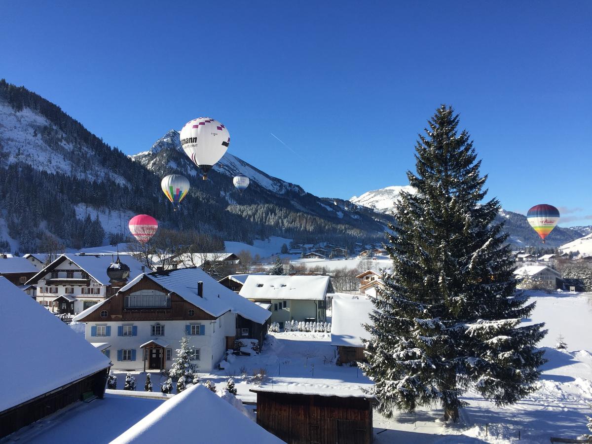 Hotel Goldenes Kreuz Таннхайм Экстерьер фото